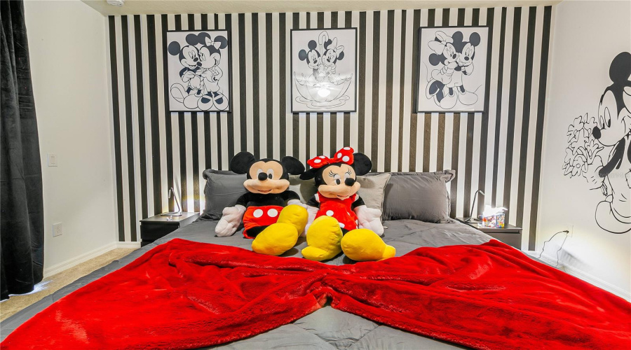 DAVENPORT, Florida 33837, 5 Bedrooms Bedrooms, ,5 BathroomsBathrooms,Residential,For Sale,OAKMOSS,0,MFRO6388379