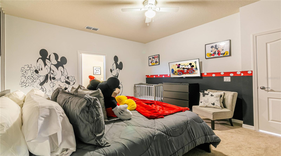 DAVENPORT, Florida 33837, 5 Bedrooms Bedrooms, ,5 BathroomsBathrooms,Residential,For Sale,OAKMOSS,0,MFRO6388379