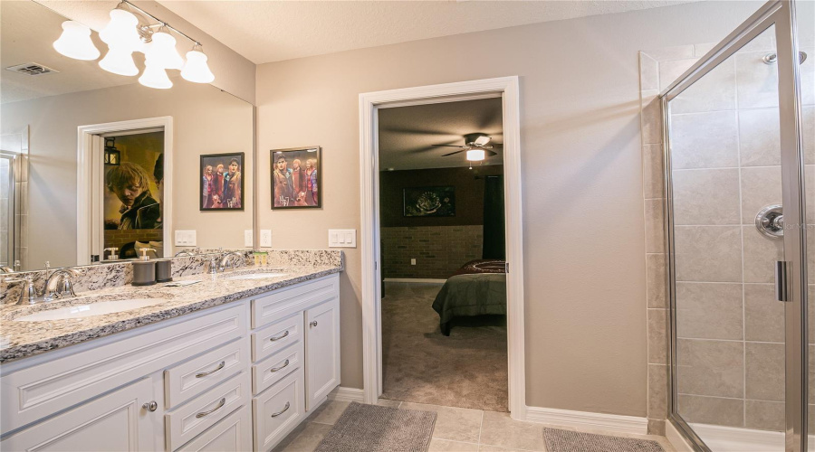 DAVENPORT, Florida 33837, 5 Bedrooms Bedrooms, ,5 BathroomsBathrooms,Residential,For Sale,OAKMOSS,0,MFRO6388379