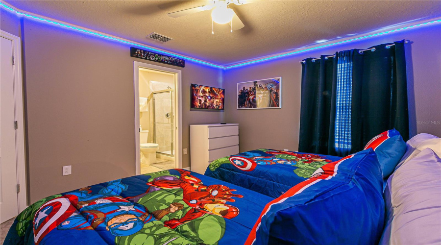 DAVENPORT, Florida 33837, 5 Bedrooms Bedrooms, ,5 BathroomsBathrooms,Residential,For Sale,OAKMOSS,0,MFRO6388379