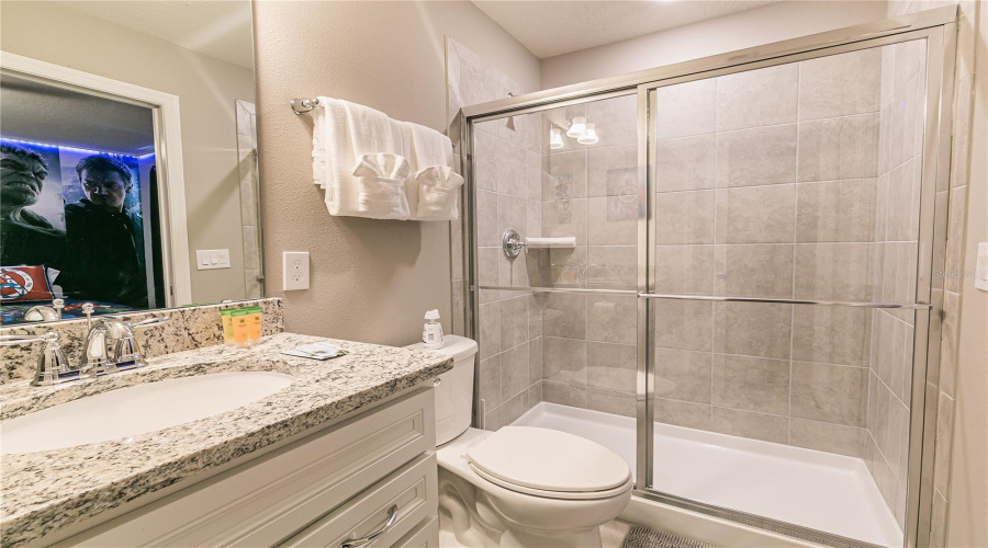 DAVENPORT, Florida 33837, 5 Bedrooms Bedrooms, ,5 BathroomsBathrooms,Residential,For Sale,OAKMOSS,0,MFRO6388379