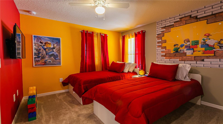 DAVENPORT, Florida 33837, 5 Bedrooms Bedrooms, ,5 BathroomsBathrooms,Residential,For Sale,OAKMOSS,0,MFRO6388379