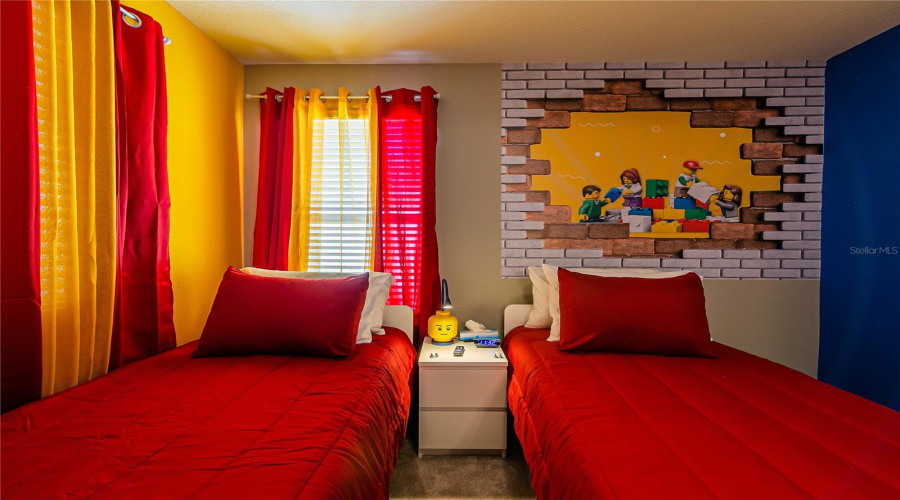 DAVENPORT, Florida 33837, 5 Bedrooms Bedrooms, ,5 BathroomsBathrooms,Residential,For Sale,OAKMOSS,0,MFRO6388379