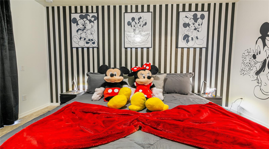 DAVENPORT, Florida 33837, 5 Bedrooms Bedrooms, ,5 BathroomsBathrooms,Residential,For Sale,OAKMOSS,0,MFRO6388379