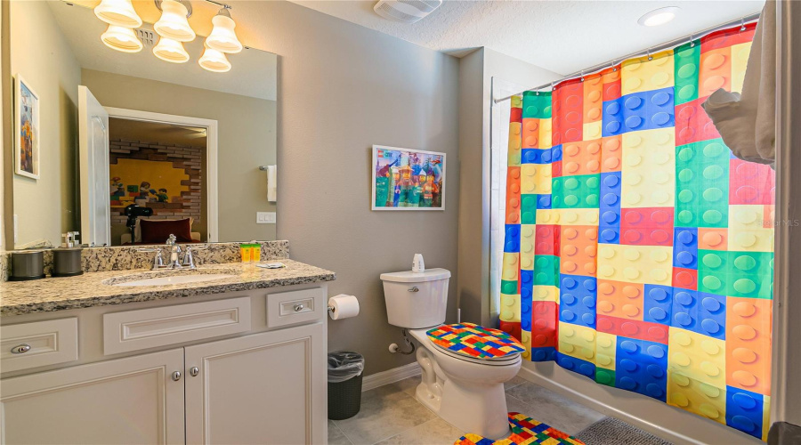 DAVENPORT, Florida 33837, 5 Bedrooms Bedrooms, ,5 BathroomsBathrooms,Residential,For Sale,OAKMOSS,0,MFRO6388379