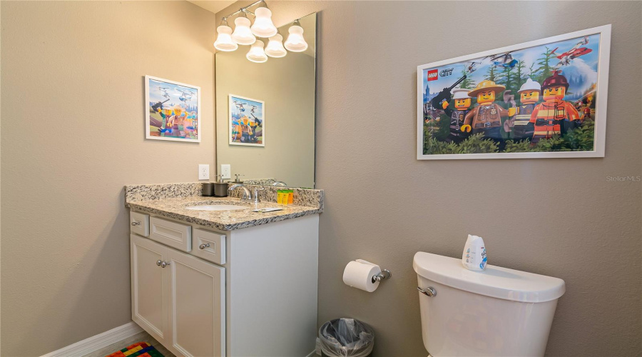 DAVENPORT, Florida 33837, 5 Bedrooms Bedrooms, ,5 BathroomsBathrooms,Residential,For Sale,OAKMOSS,0,MFRO6388379