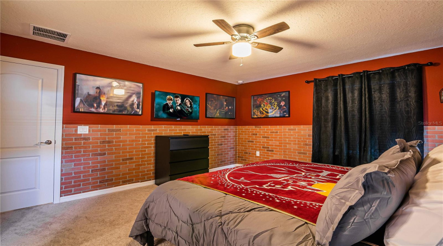 DAVENPORT, Florida 33837, 5 Bedrooms Bedrooms, ,5 BathroomsBathrooms,Residential,For Sale,OAKMOSS,0,MFRO6388379