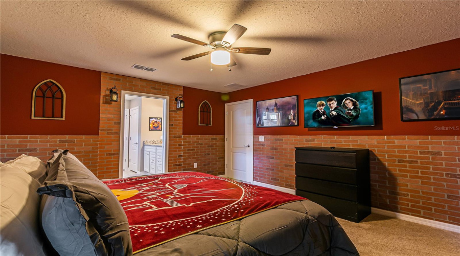 DAVENPORT, Florida 33837, 5 Bedrooms Bedrooms, ,5 BathroomsBathrooms,Residential,For Sale,OAKMOSS,0,MFRO6388379