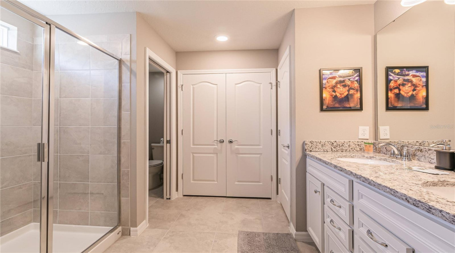 DAVENPORT, Florida 33837, 5 Bedrooms Bedrooms, ,5 BathroomsBathrooms,Residential,For Sale,OAKMOSS,0,MFRO6388379