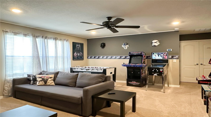 DAVENPORT, Florida 33837, 5 Bedrooms Bedrooms, ,5 BathroomsBathrooms,Residential,For Sale,OAKMOSS,0,MFRO6388379