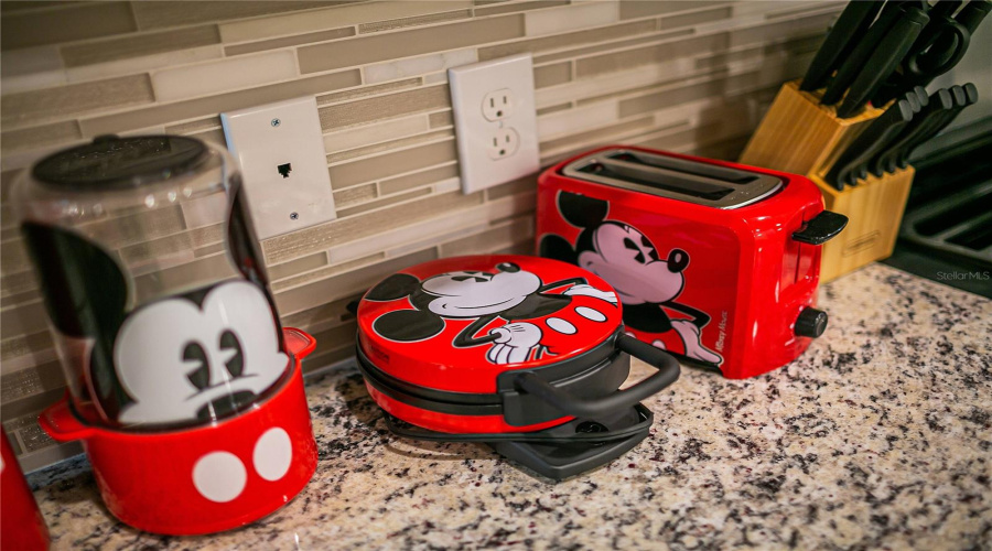 DAVENPORT, Florida 33837, 5 Bedrooms Bedrooms, ,5 BathroomsBathrooms,Residential,For Sale,OAKMOSS,0,MFRO6388379