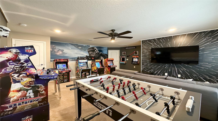 DAVENPORT, Florida 33837, 5 Bedrooms Bedrooms, ,5 BathroomsBathrooms,Residential,For Sale,OAKMOSS,0,MFRO6388379