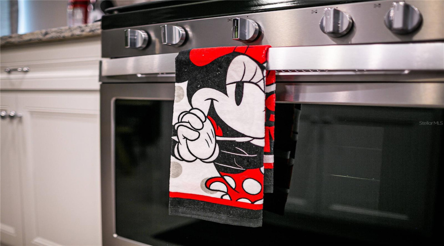 DAVENPORT, Florida 33837, 5 Bedrooms Bedrooms, ,5 BathroomsBathrooms,Residential,For Sale,OAKMOSS,0,MFRO6388379