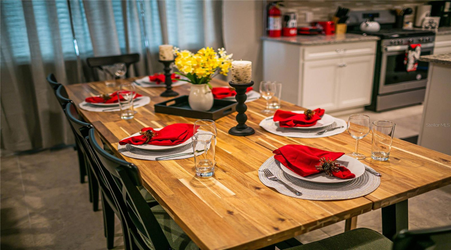 DAVENPORT, Florida 33837, 5 Bedrooms Bedrooms, ,5 BathroomsBathrooms,Residential,For Sale,OAKMOSS,0,MFRO6388379