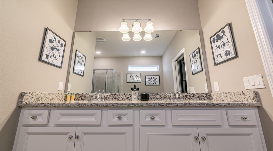 DAVENPORT, Florida 33837, 5 Bedrooms Bedrooms, ,5 BathroomsBathrooms,Residential,For Sale,OAKMOSS,0,MFRO6388379