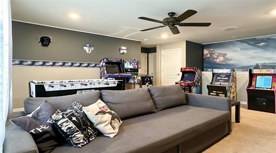 DAVENPORT, Florida 33837, 5 Bedrooms Bedrooms, ,5 BathroomsBathrooms,Residential,For Sale,OAKMOSS,0,MFRO6388379