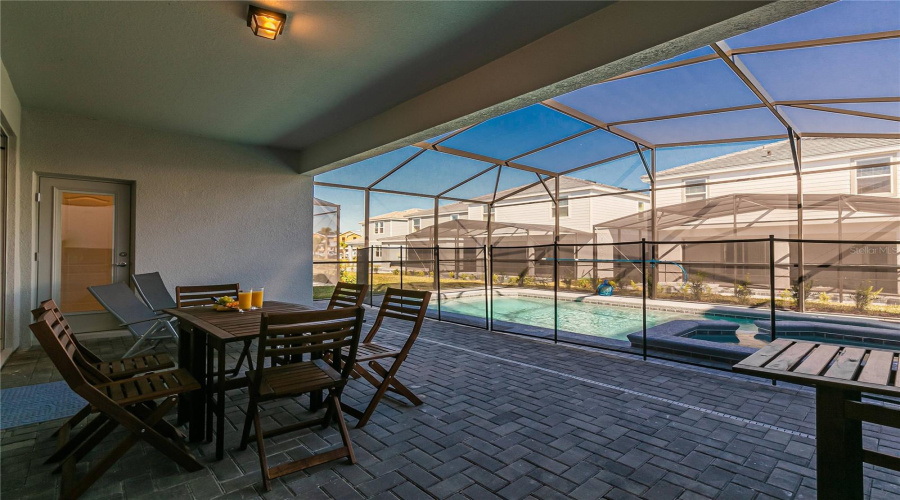 DAVENPORT, Florida 33837, 5 Bedrooms Bedrooms, ,5 BathroomsBathrooms,Residential,For Sale,OAKMOSS,0,MFRO6388379