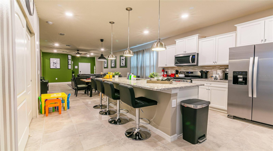 DAVENPORT, Florida 33837, 5 Bedrooms Bedrooms, ,5 BathroomsBathrooms,Residential,For Sale,OAKMOSS,0,MFRO6388379