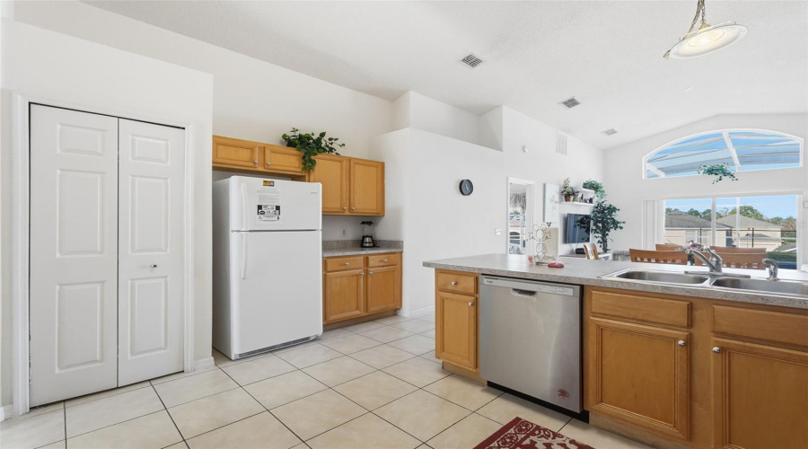 KISSIMMEE, Florida 34747, 5 Bedrooms Bedrooms, ,3 BathroomsBathrooms,Residential,For Sale,SUNRISE KEY,0,MFRTB8458096