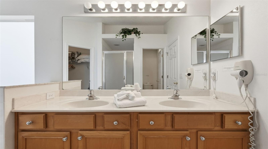 KISSIMMEE, Florida 34747, 5 Bedrooms Bedrooms, ,3 BathroomsBathrooms,Residential,For Sale,SUNRISE KEY,0,MFRTB8458096