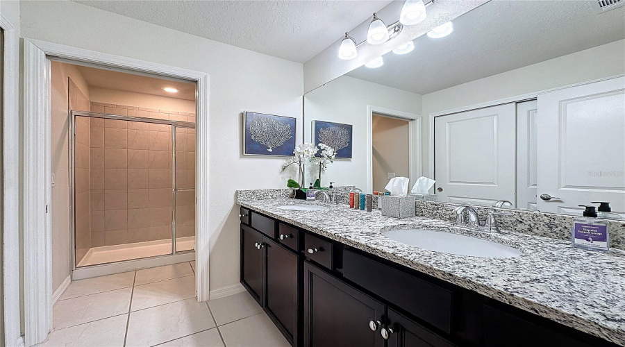 DAVENPORT, Florida 33897, 5 Bedrooms Bedrooms, ,4 BathroomsBathrooms,Residential,For Sale,LAVA TREE,0,MFRS5144197