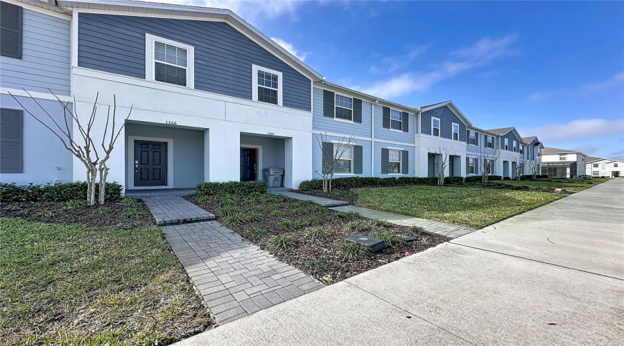 DAVENPORT, Florida 33897, 5 Bedrooms Bedrooms, ,4 BathroomsBathrooms,Residential,For Sale,LAVA TREE,0,MFRS5144197