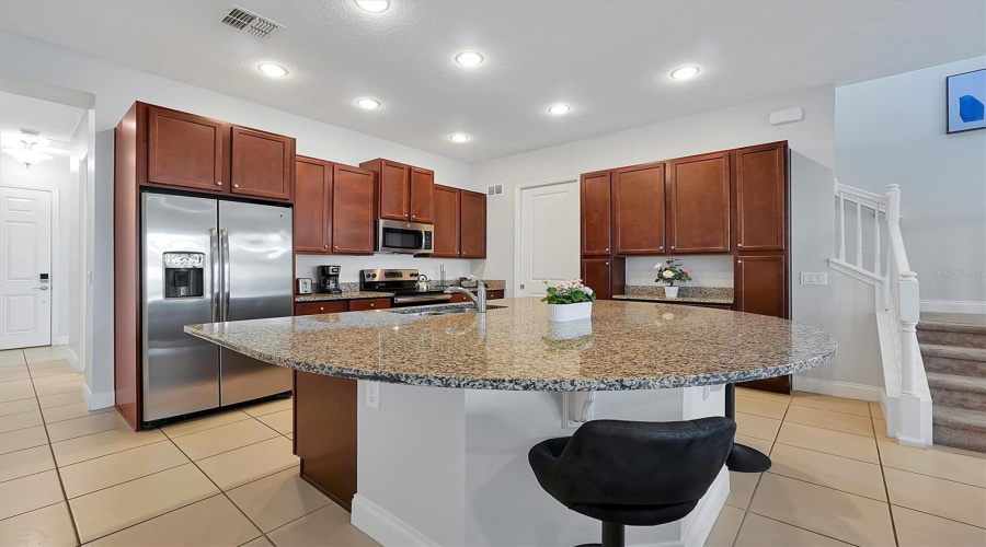 DAVENPORT, Florida 33896, 5 Bedrooms Bedrooms, ,2 BathroomsBathrooms,Residential,For Sale,CAPTIVA,0,MFRO6389046