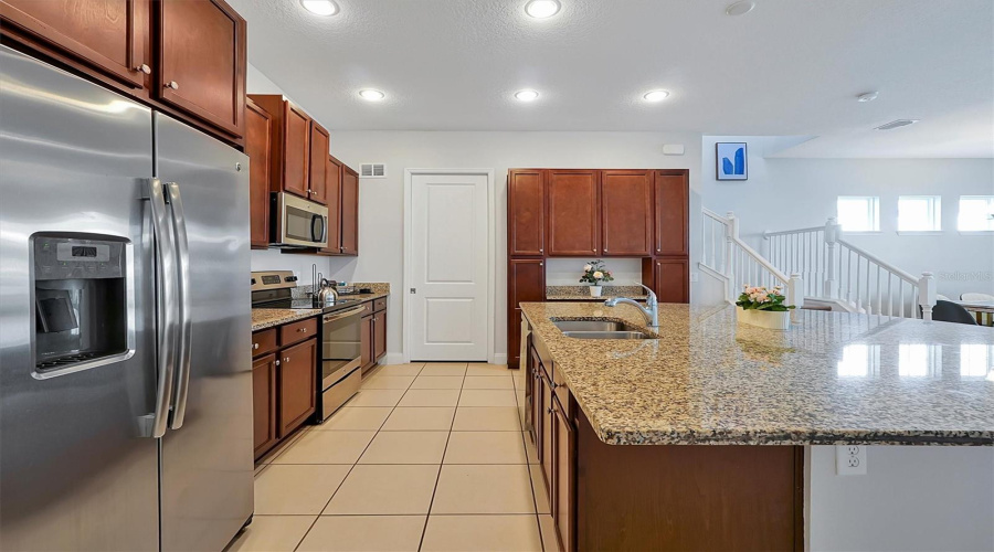 DAVENPORT, Florida 33896, 5 Bedrooms Bedrooms, ,2 BathroomsBathrooms,Residential,For Sale,CAPTIVA,0,MFRO6389046