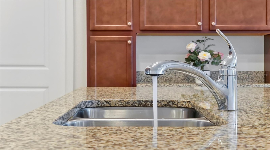 DAVENPORT, Florida 33896, 5 Bedrooms Bedrooms, ,2 BathroomsBathrooms,Residential,For Sale,CAPTIVA,0,MFRO6389046