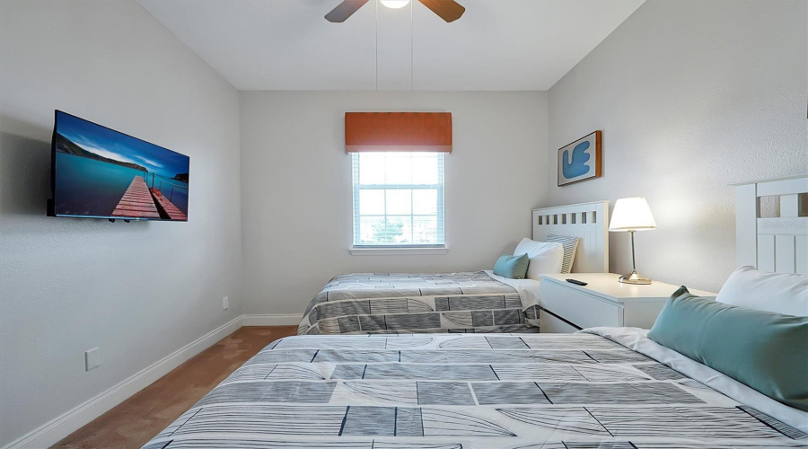 DAVENPORT, Florida 33896, 5 Bedrooms Bedrooms, ,2 BathroomsBathrooms,Residential,For Sale,CAPTIVA,0,MFRO6389046