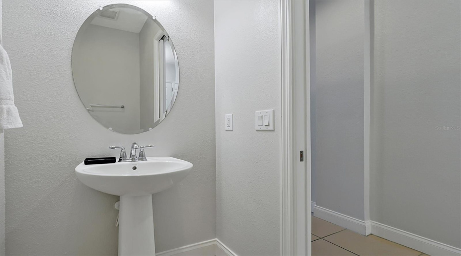 DAVENPORT, Florida 33896, 5 Bedrooms Bedrooms, ,2 BathroomsBathrooms,Residential,For Sale,CAPTIVA,0,MFRO6389046