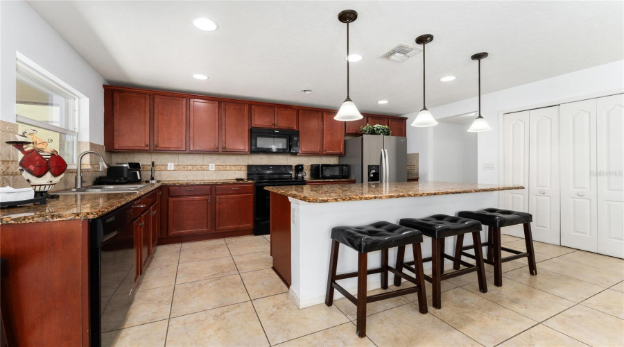 KISSIMMEE, Florida 34746, 3 Bedrooms Bedrooms, ,2 BathroomsBathrooms,Residential,For Sale,BLUE DIAMOND,0,MFRO6387480