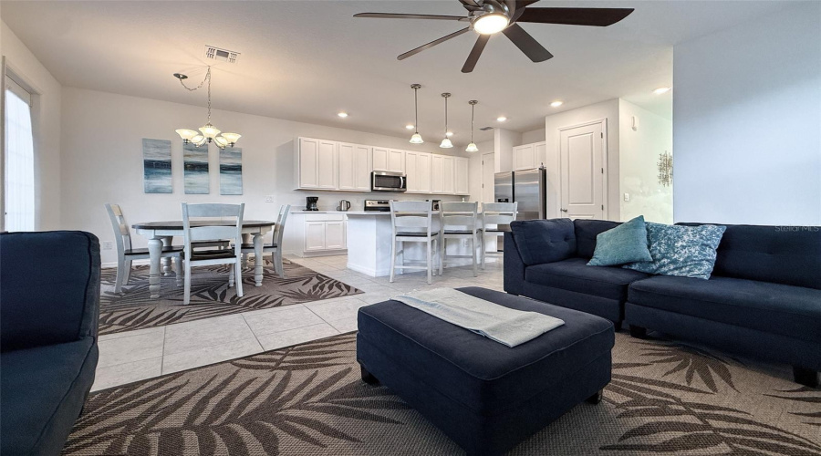 DAVENPORT, Florida 33896, 3 Bedrooms Bedrooms, ,2 BathroomsBathrooms,Residential,For Sale,DISCOVERY,0,MFRO6387502