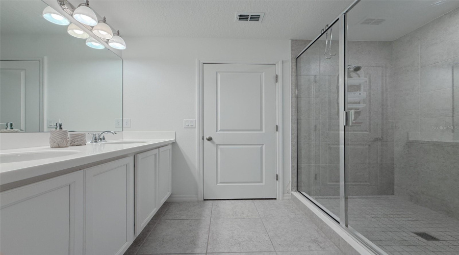 DAVENPORT, Florida 33896, 3 Bedrooms Bedrooms, ,2 BathroomsBathrooms,Residential,For Sale,DISCOVERY,0,MFRO6387502