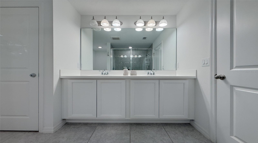 DAVENPORT, Florida 33896, 3 Bedrooms Bedrooms, ,2 BathroomsBathrooms,Residential,For Sale,DISCOVERY,0,MFRO6387502