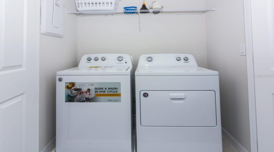 KISSIMMEE, Florida 34747, 4 Bedrooms Bedrooms, ,4 BathroomsBathrooms,Residential,For Sale,CAREY PALM,0,MFRTB8482952