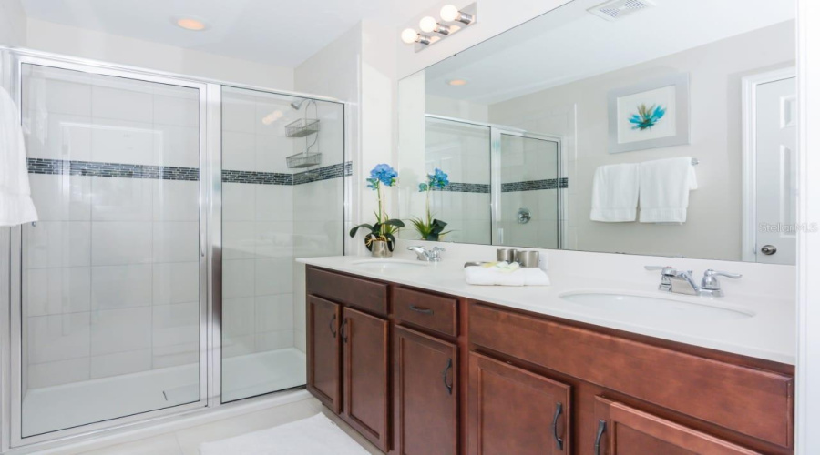 KISSIMMEE, Florida 34747, 4 Bedrooms Bedrooms, ,4 BathroomsBathrooms,Residential,For Sale,CAREY PALM,0,MFRTB8482952