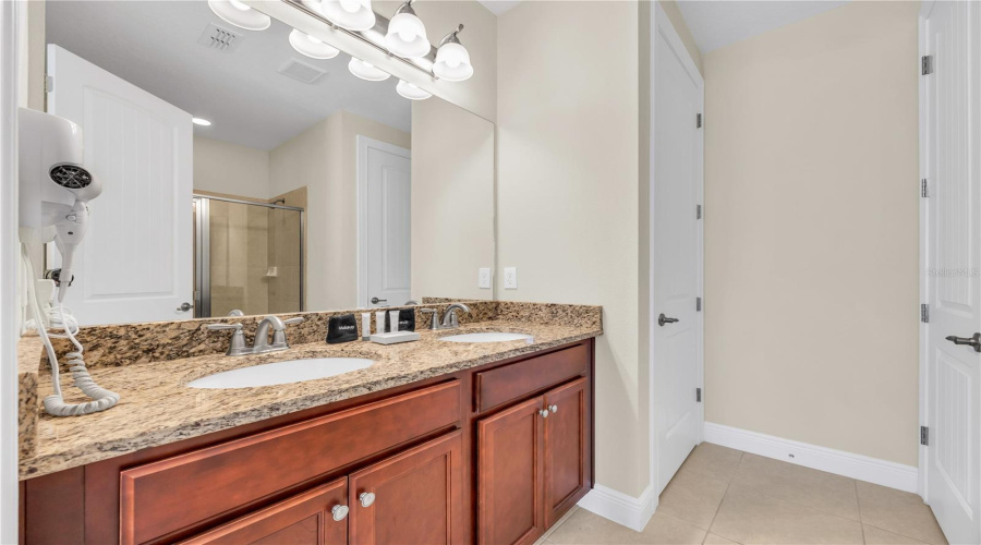 KISSIMMEE, Florida 34747, 8 Bedrooms Bedrooms, ,7 BathroomsBathrooms,Residential,For Sale,LASSO,0,MFRO6389237