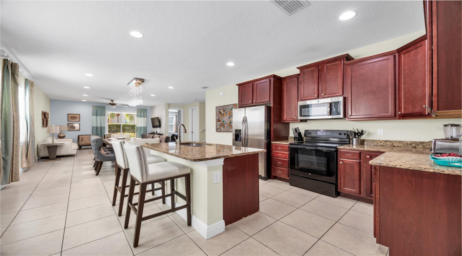 KISSIMMEE, Florida 34747, 8 Bedrooms Bedrooms, ,7 BathroomsBathrooms,Residential,For Sale,LASSO,0,MFRO6389237