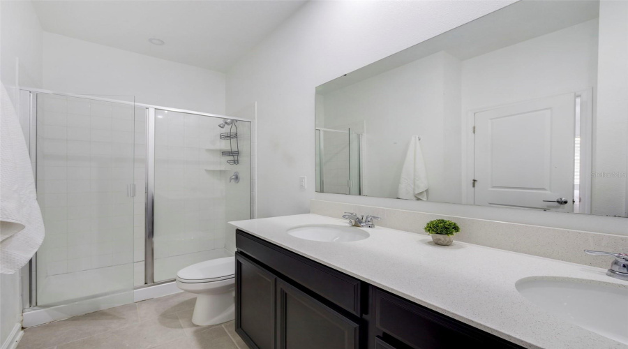 Primary en-suite bath.