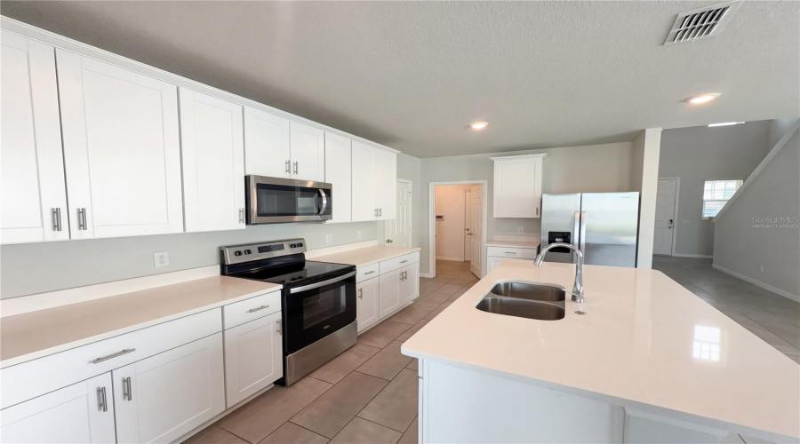 DAVENPORT, Florida 33897, 4 Bedrooms Bedrooms, ,2 BathroomsBathrooms,Residential,For Sale,BELLA VISTA,0,MFRO6389378