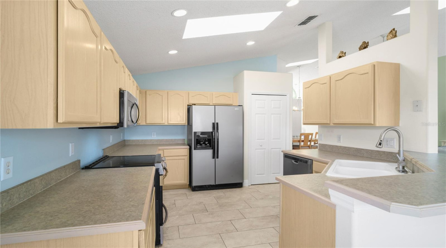 KISSIMMEE, Florida 34747, 4 Bedrooms Bedrooms, ,3 BathroomsBathrooms,Residential,For Sale,ROARING CREEK,0,MFRO6389502