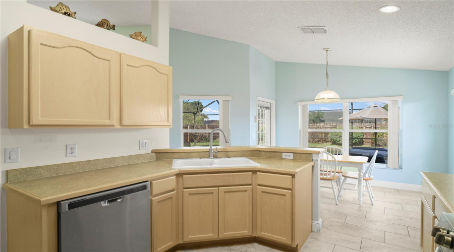 KISSIMMEE, Florida 34747, 4 Bedrooms Bedrooms, ,3 BathroomsBathrooms,Residential,For Sale,ROARING CREEK,0,MFRO6389502