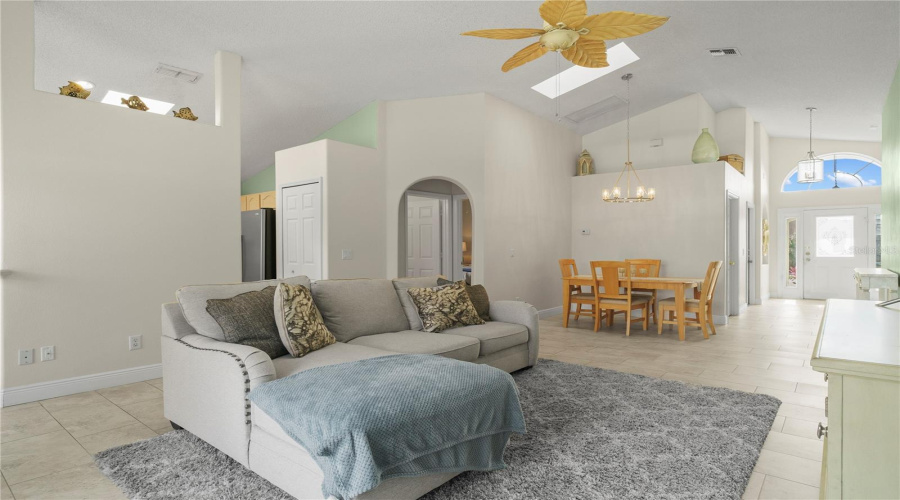 KISSIMMEE, Florida 34747, 4 Bedrooms Bedrooms, ,3 BathroomsBathrooms,Residential,For Sale,ROARING CREEK,0,MFRO6389502