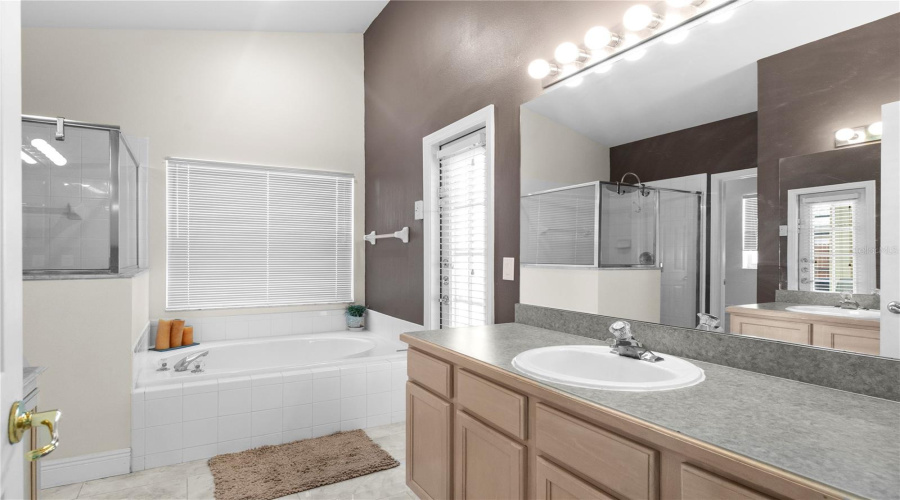 KISSIMMEE, Florida 34747, 4 Bedrooms Bedrooms, ,3 BathroomsBathrooms,Residential,For Sale,ROARING CREEK,0,MFRO6389502