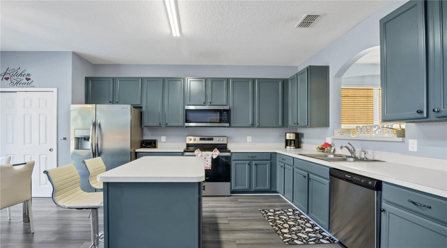 DAVENPORT, Florida 33837, 6 Bedrooms Bedrooms, ,4 BathroomsBathrooms,Residential,For Sale,ORANGE COSMOS,0,MFRP4938091