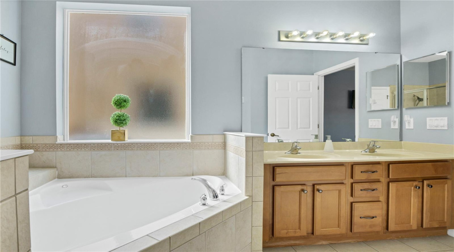 DAVENPORT, Florida 33837, 6 Bedrooms Bedrooms, ,4 BathroomsBathrooms,Residential,For Sale,ORANGE COSMOS,0,MFRP4938091