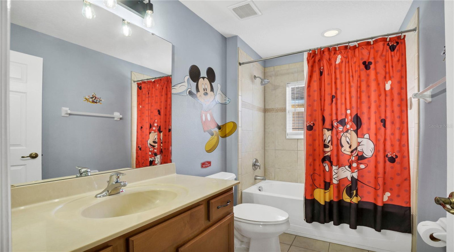 DAVENPORT, Florida 33837, 6 Bedrooms Bedrooms, ,4 BathroomsBathrooms,Residential,For Sale,ORANGE COSMOS,0,MFRP4938091