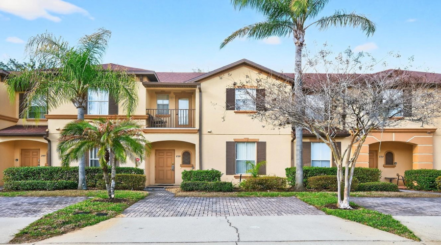 Looking for the perfect home away from home or a high performing SHORT TERM RENTAL near Orlando’s world-famous attractions? This FULLY FURNISHED, turn-key 3-bedroom/3-full bath townhome in Regal Palms at Highland Reserve in Davenport offers the best of both worlds – an effortless vacation retreat and a lucrative investment opportunity!