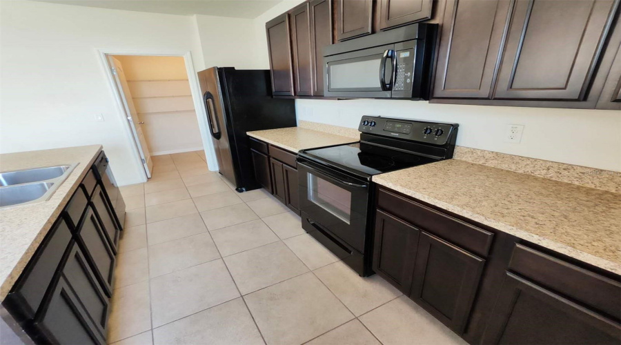 DAVENPORT, Florida 33837, 4 Bedrooms Bedrooms, ,2 BathroomsBathrooms,Residential,For Sale,NOVA,0,MFRO6388173